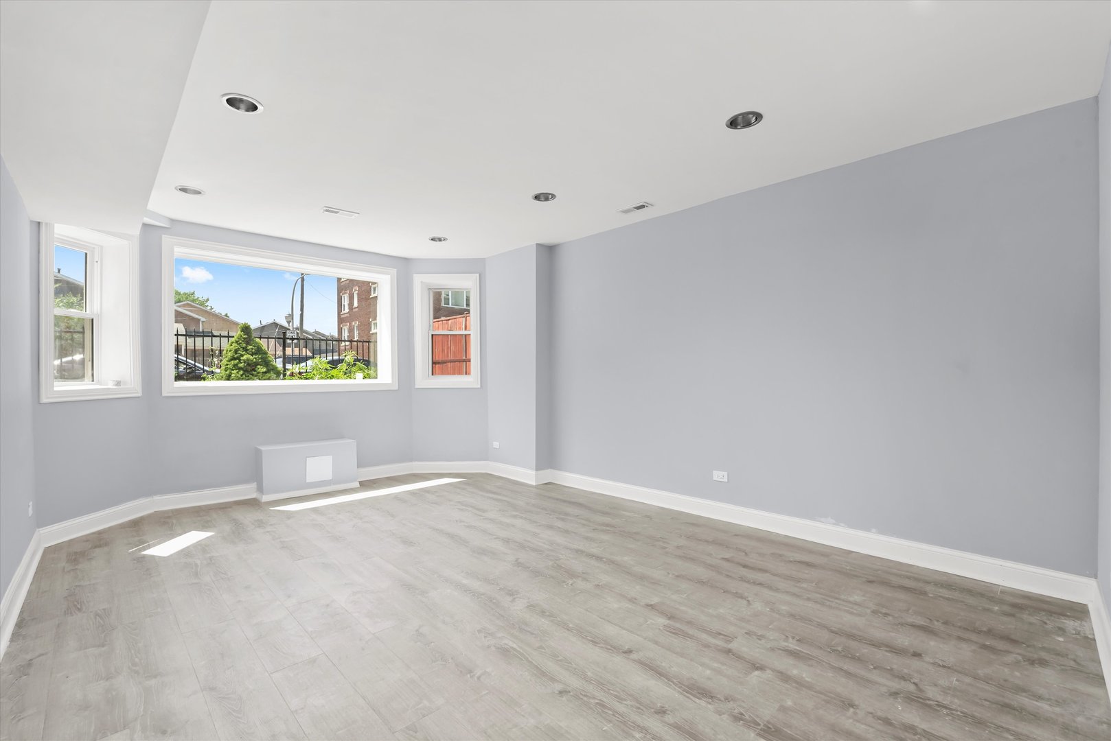 7959 S Essex Avenue, Chicago, IL 60617