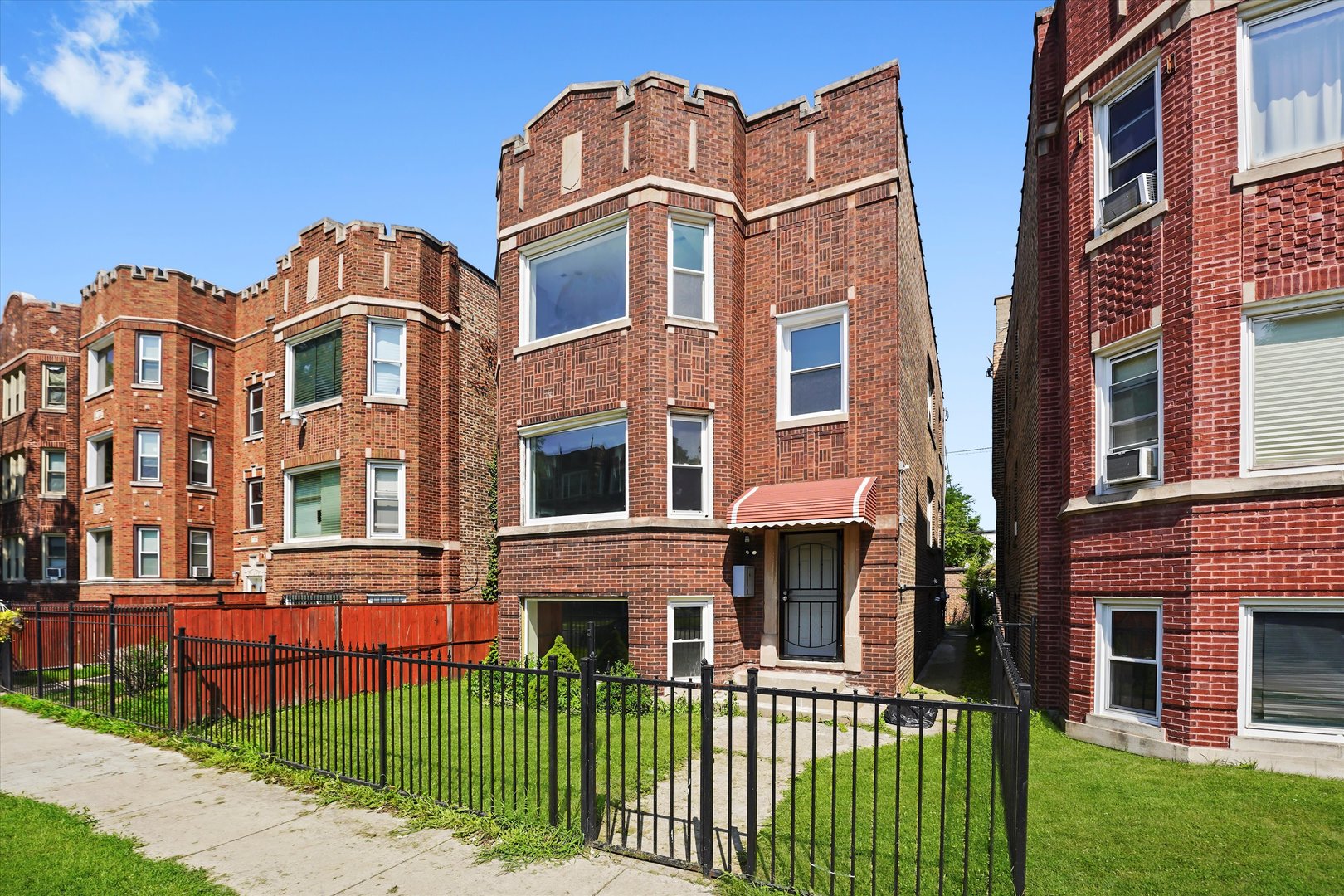 7959 S Essex Avenue, Chicago, IL 60617