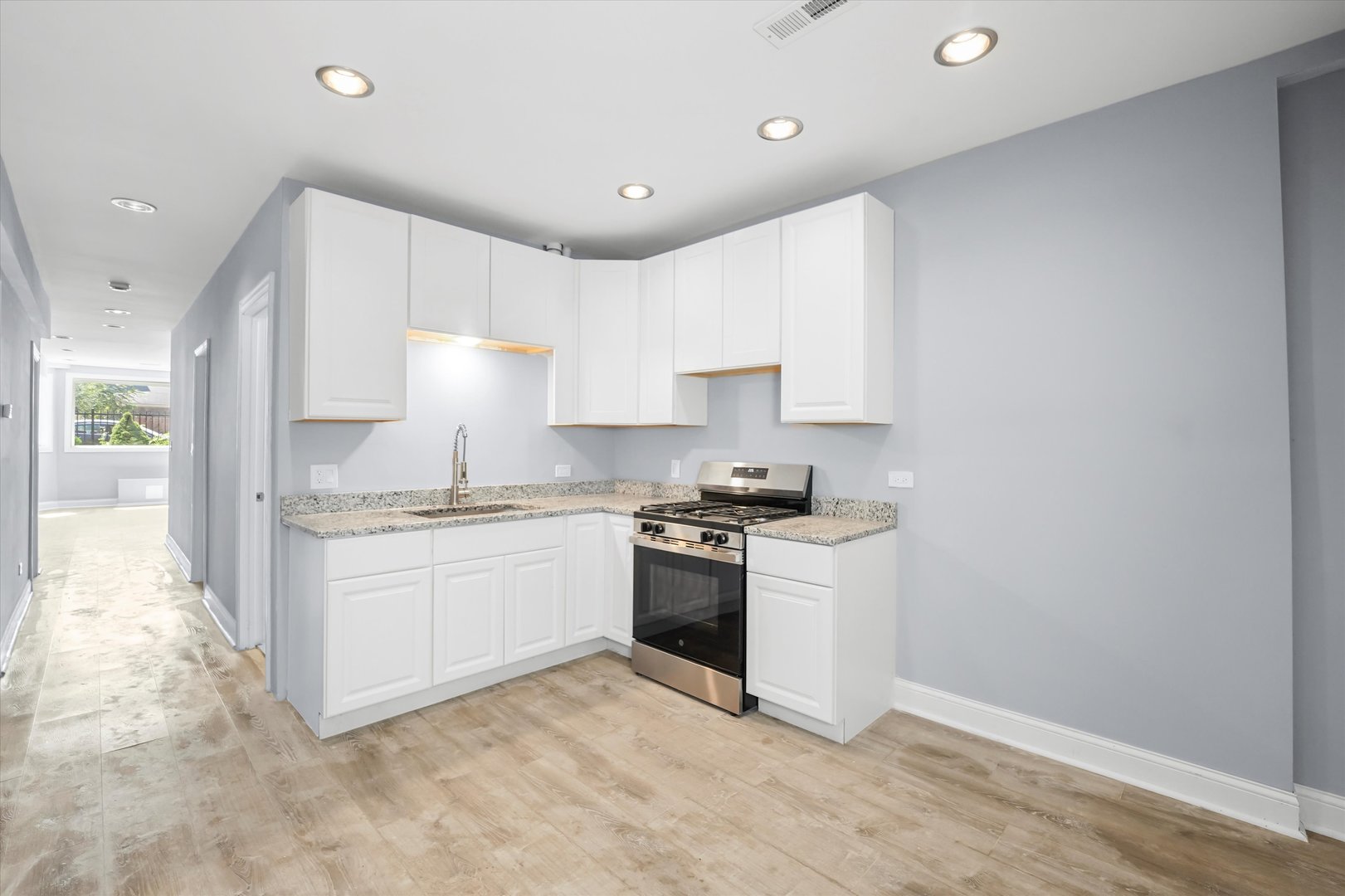 7959 S Essex Avenue, Chicago, IL 60617