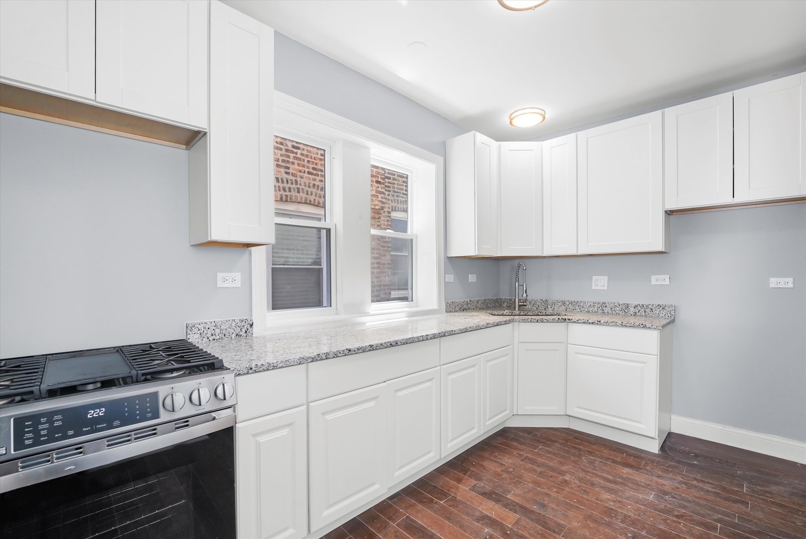 7959 S Essex Avenue, Chicago, IL 60617