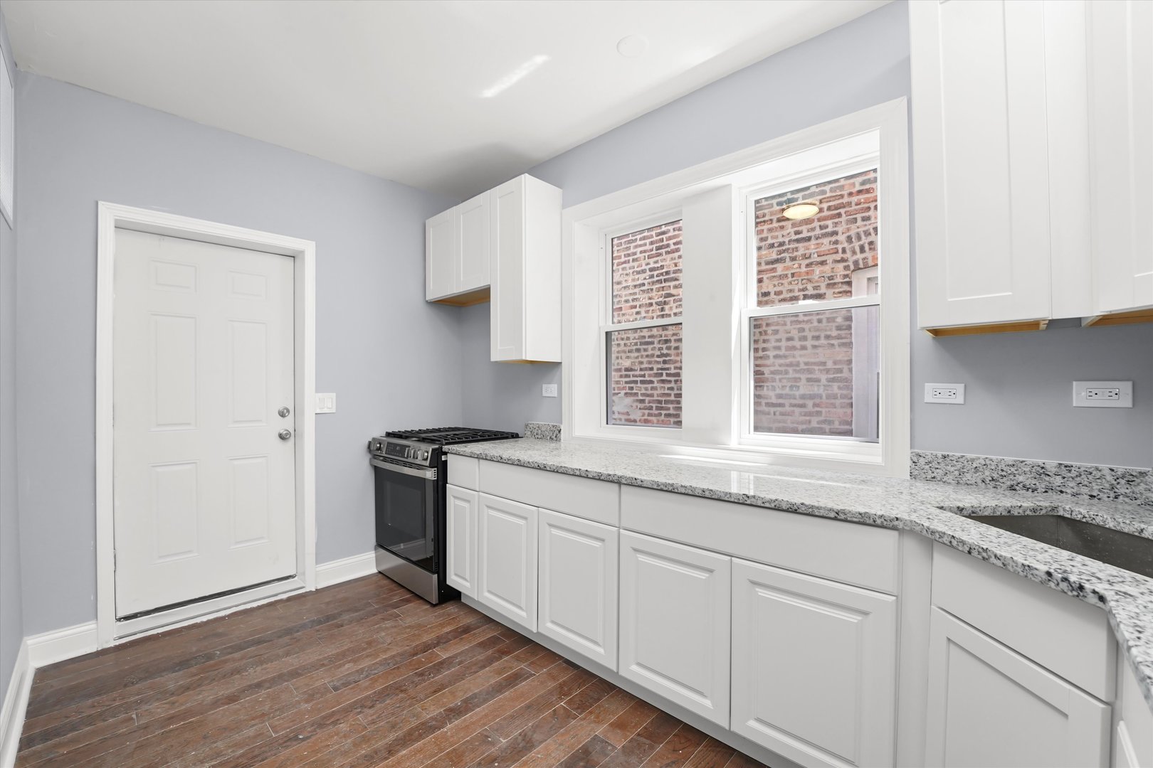 7959 S Essex Avenue, Chicago, IL 60617