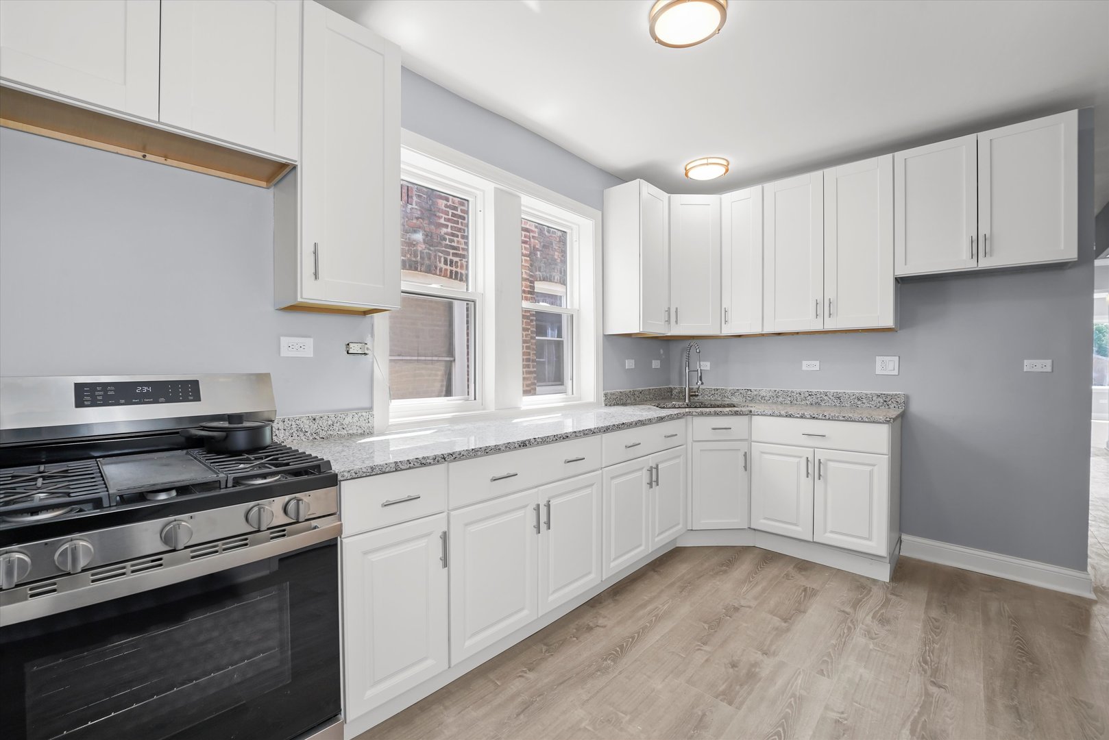 7959 S Essex Avenue, Chicago, IL 60617