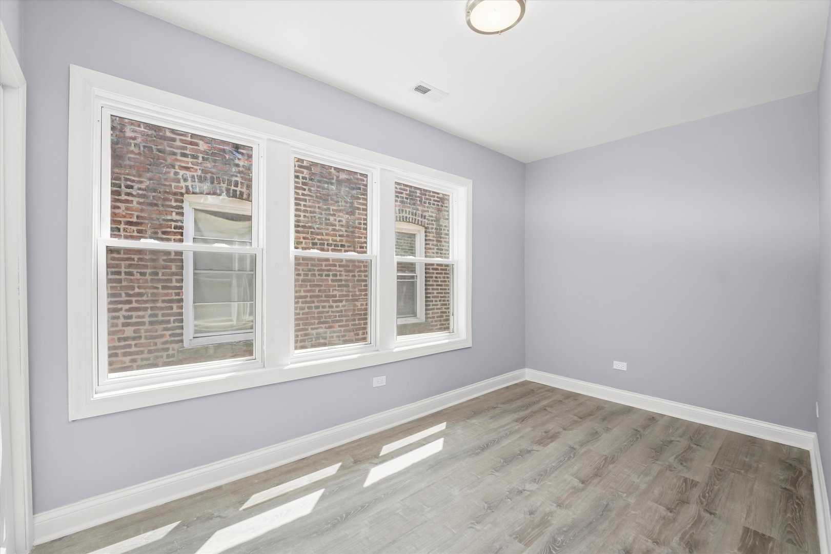 7959 S Essex Avenue, Chicago, IL 60617