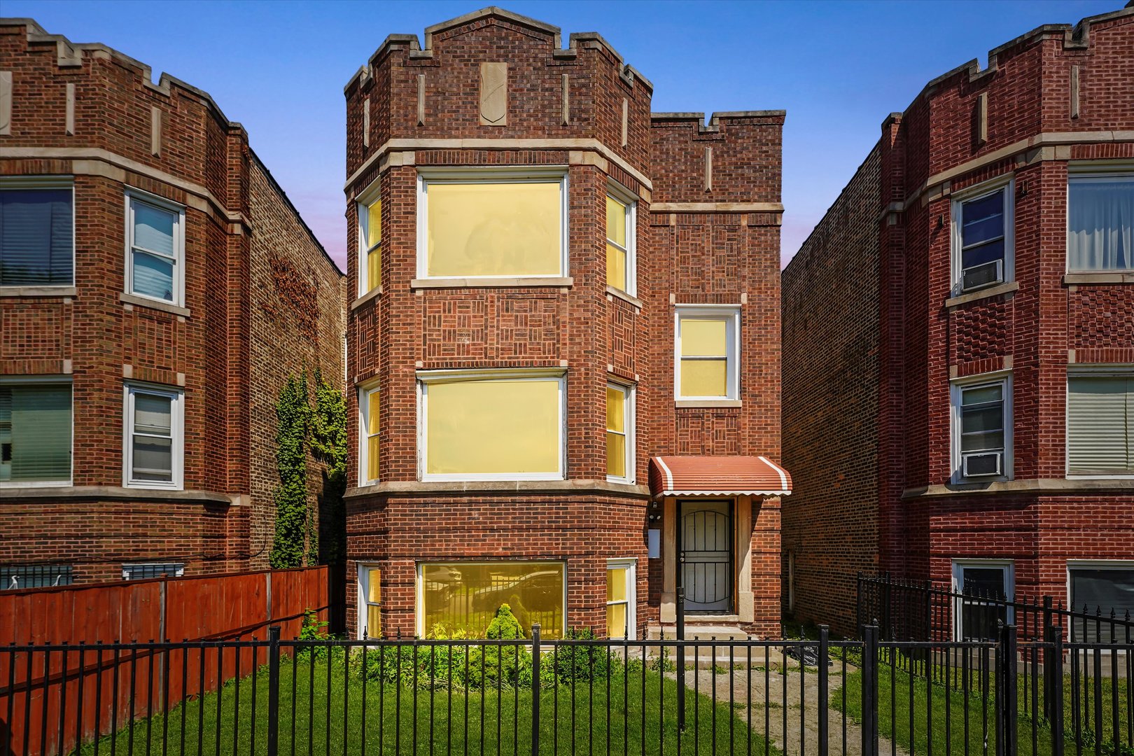 7959 S Essex Avenue, Chicago, IL 60617