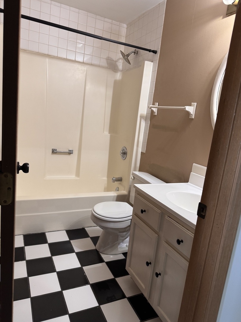 1327 Andover Drive #1327, Aurora, IL 60504