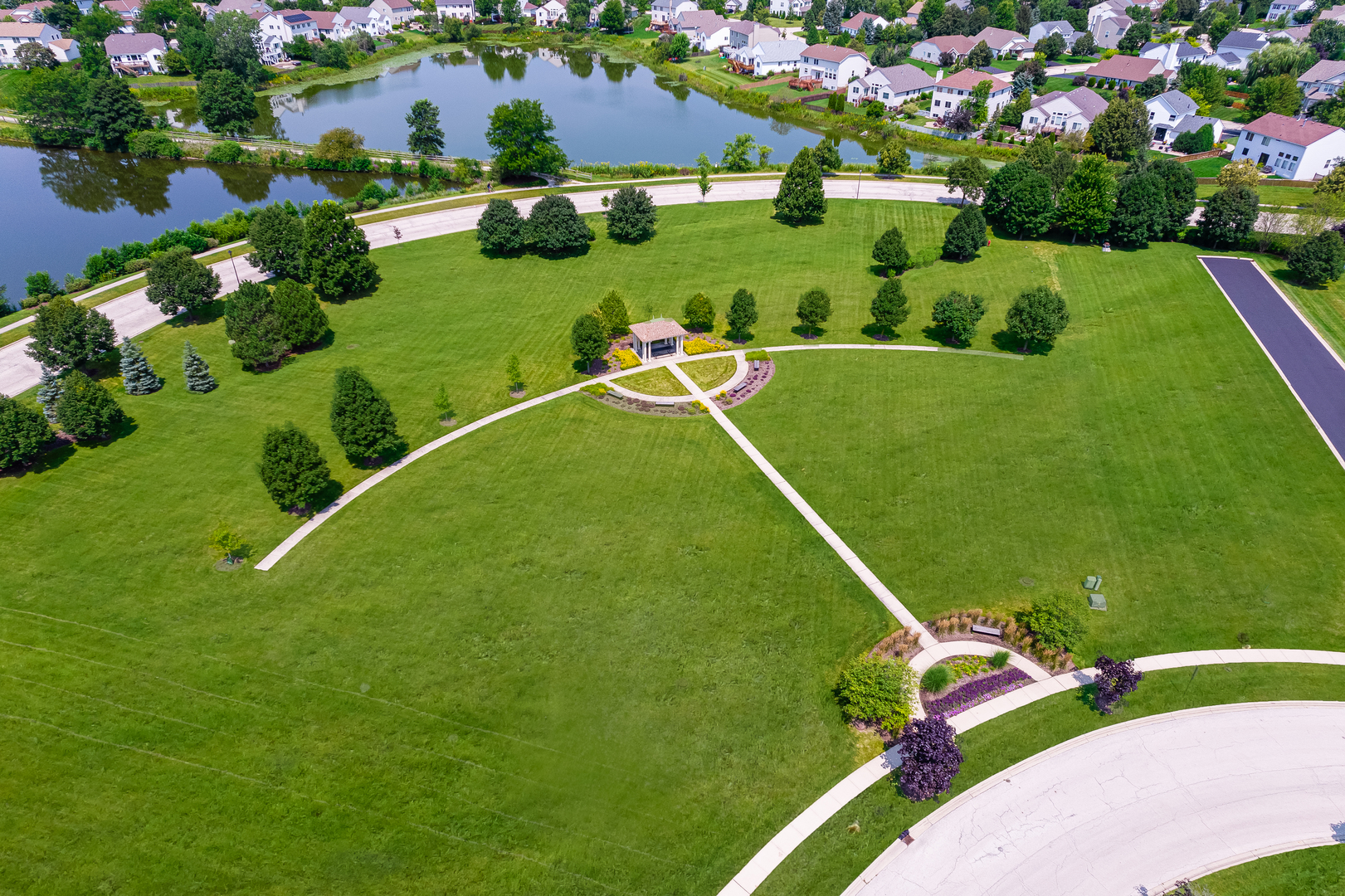1709 Neubauer Circle, Lindenhurst, IL 60046