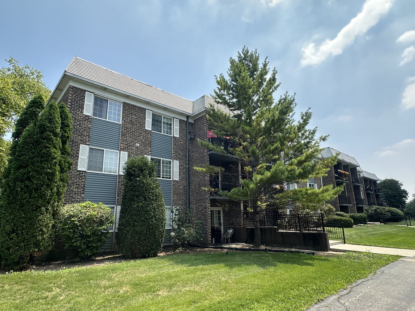 1503 N Windsor Drive #103, Arlington Heights, IL 60004