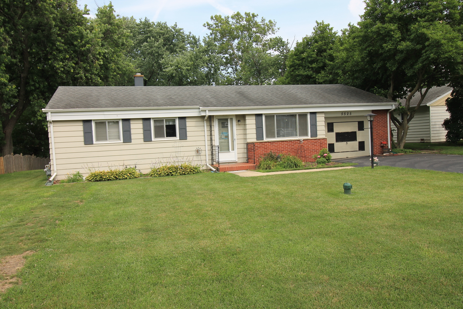 5525 Virginia Avenue, Clarendon Hills, IL 60514