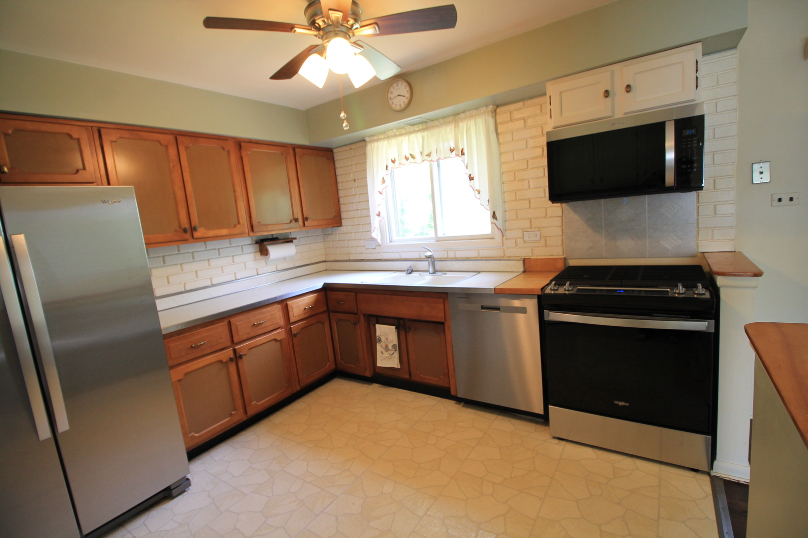 5525 Virginia Avenue, Clarendon Hills, IL 60514