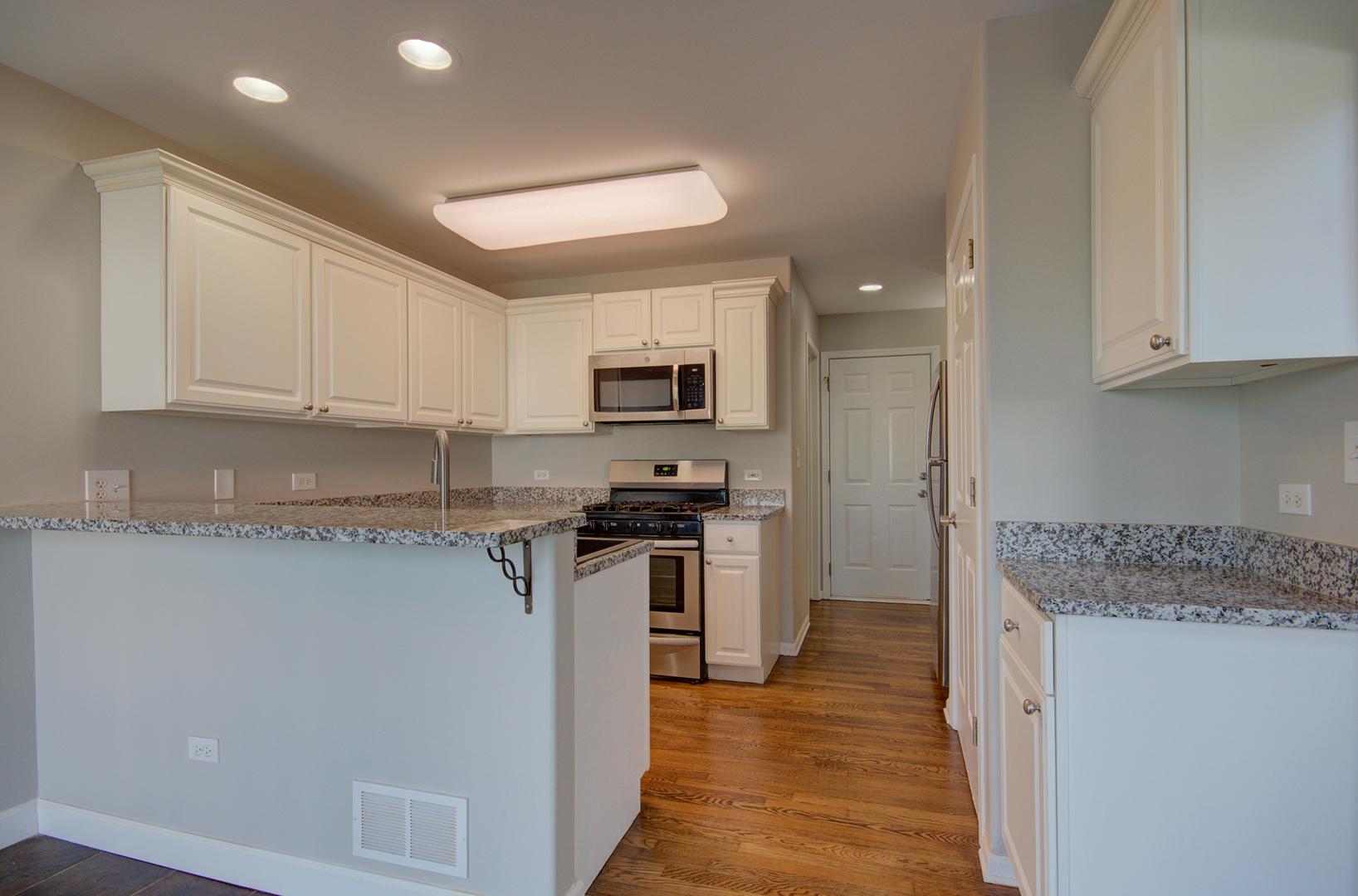 1703 Waters Edge Drive, Minooka, IL 60447