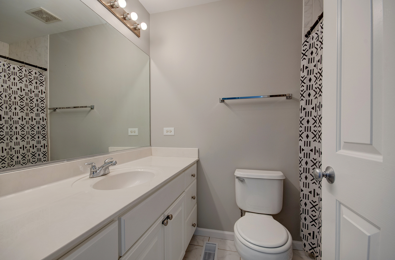 1703 Waters Edge Drive, Minooka, IL 60447