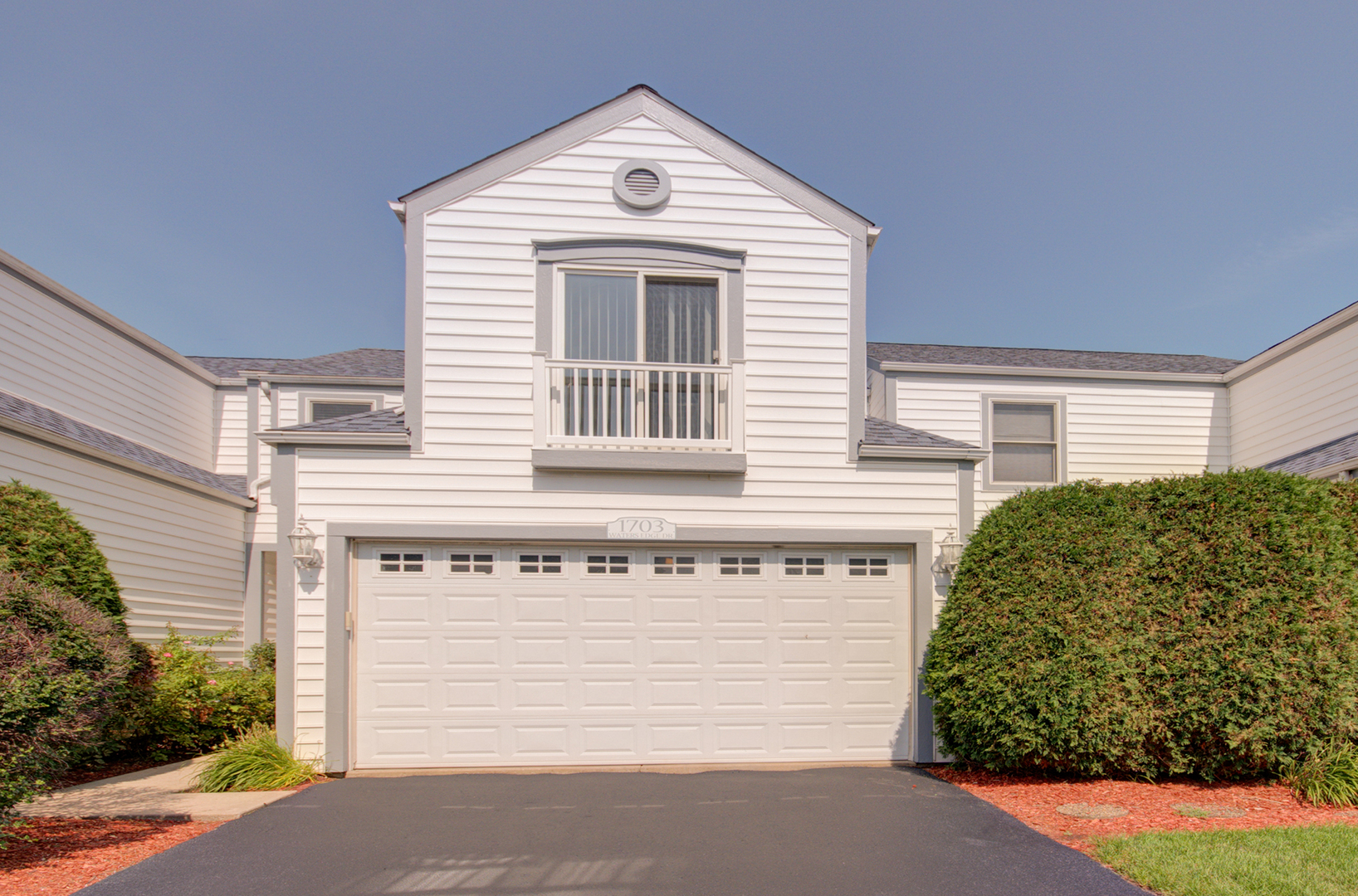 1703 Waters Edge Drive, Minooka, IL 60447