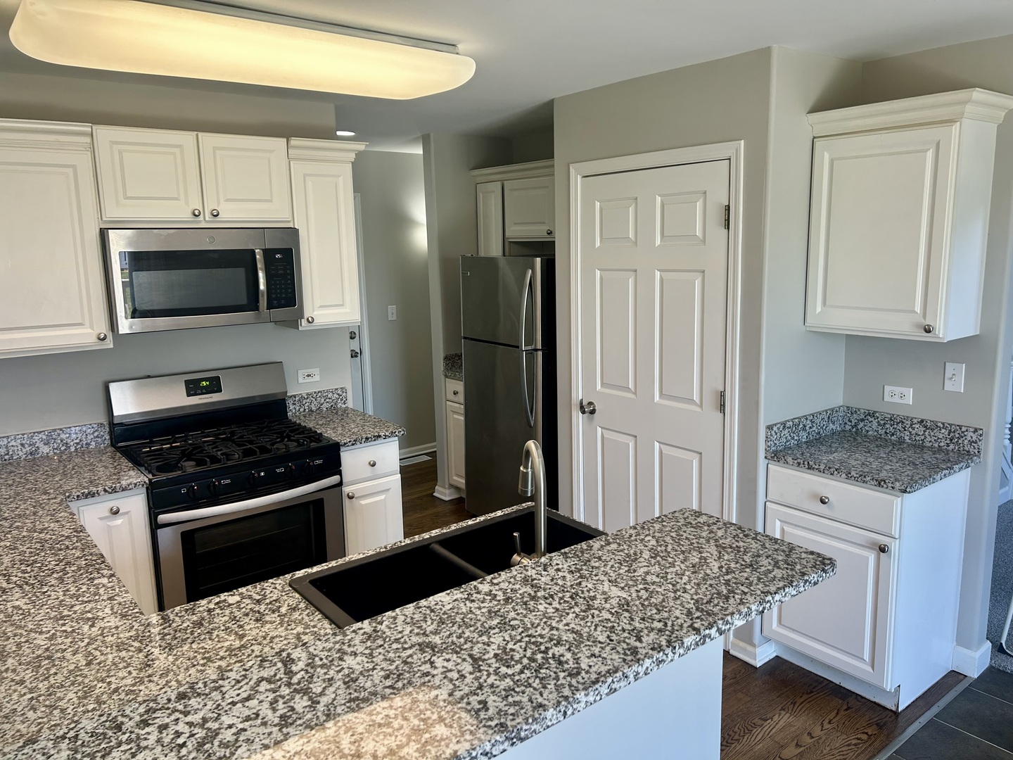 1703 Waters Edge Drive, Minooka, IL 60447