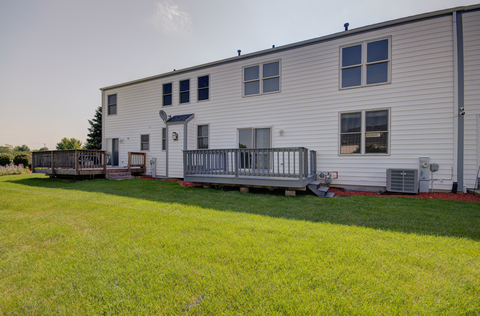 1703 Waters Edge Drive, Minooka, IL 60447
