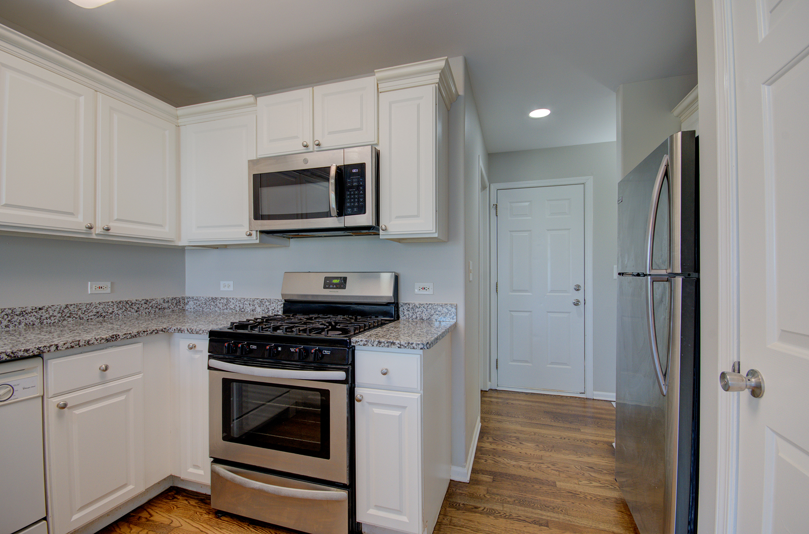 1703 Waters Edge Drive, Minooka, IL 60447
