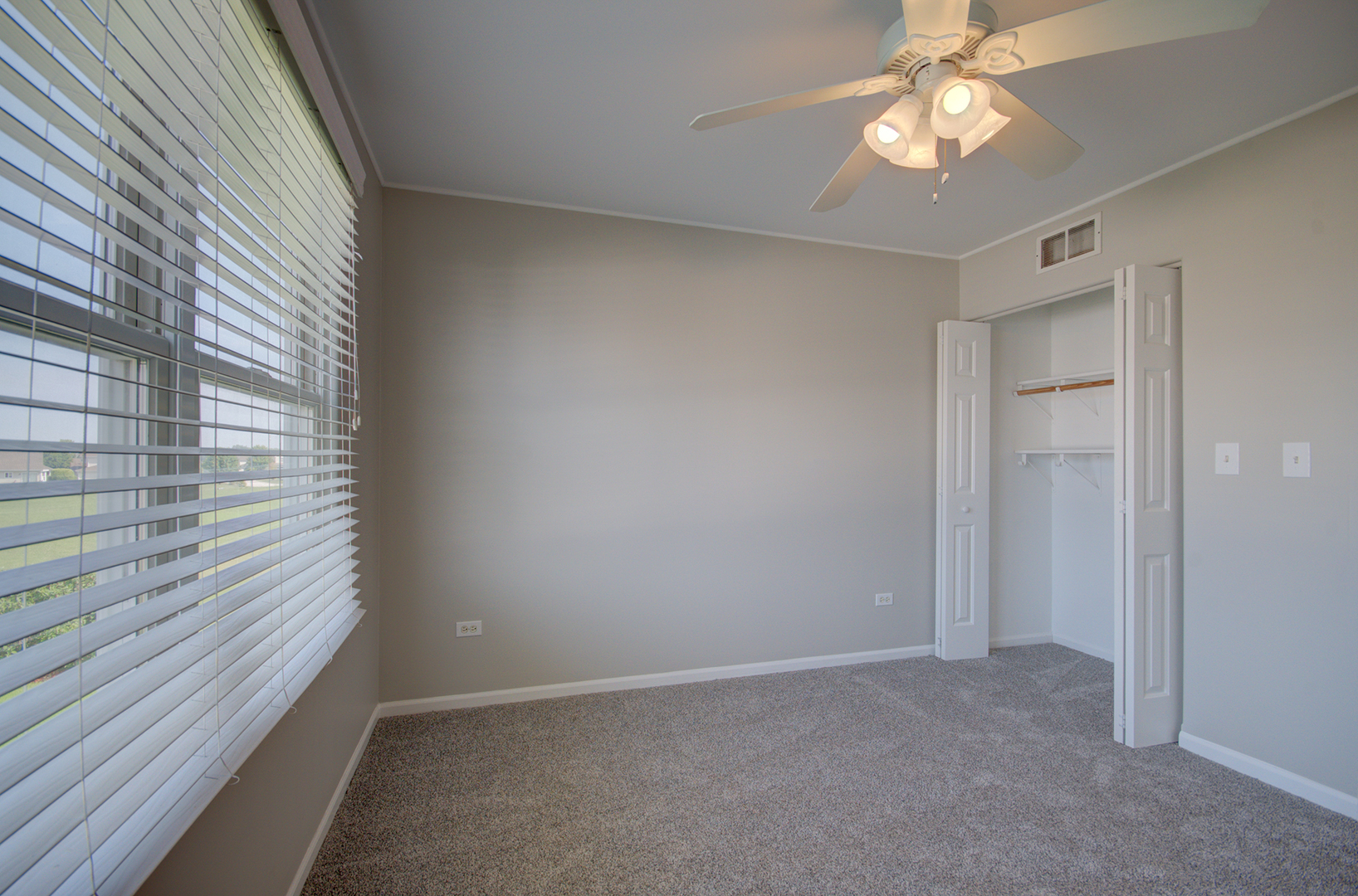 1703 Waters Edge Drive, Minooka, IL 60447