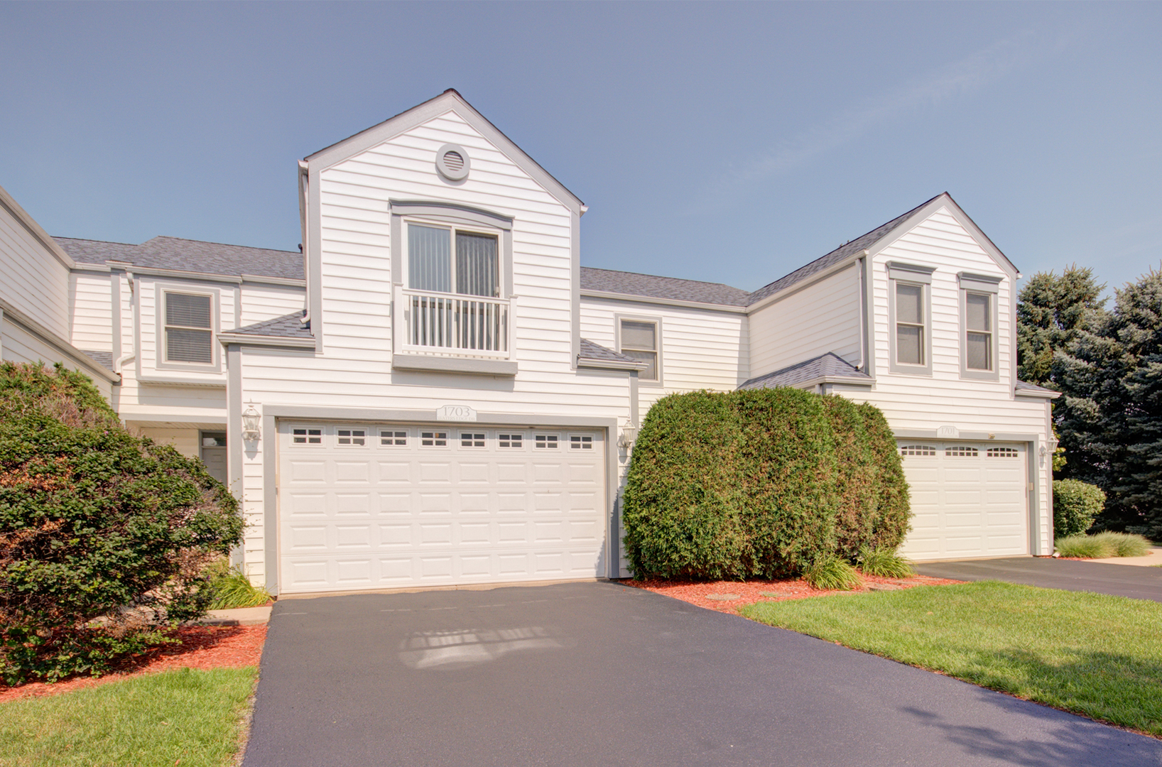 1703 Waters Edge Drive, Minooka, IL 60447