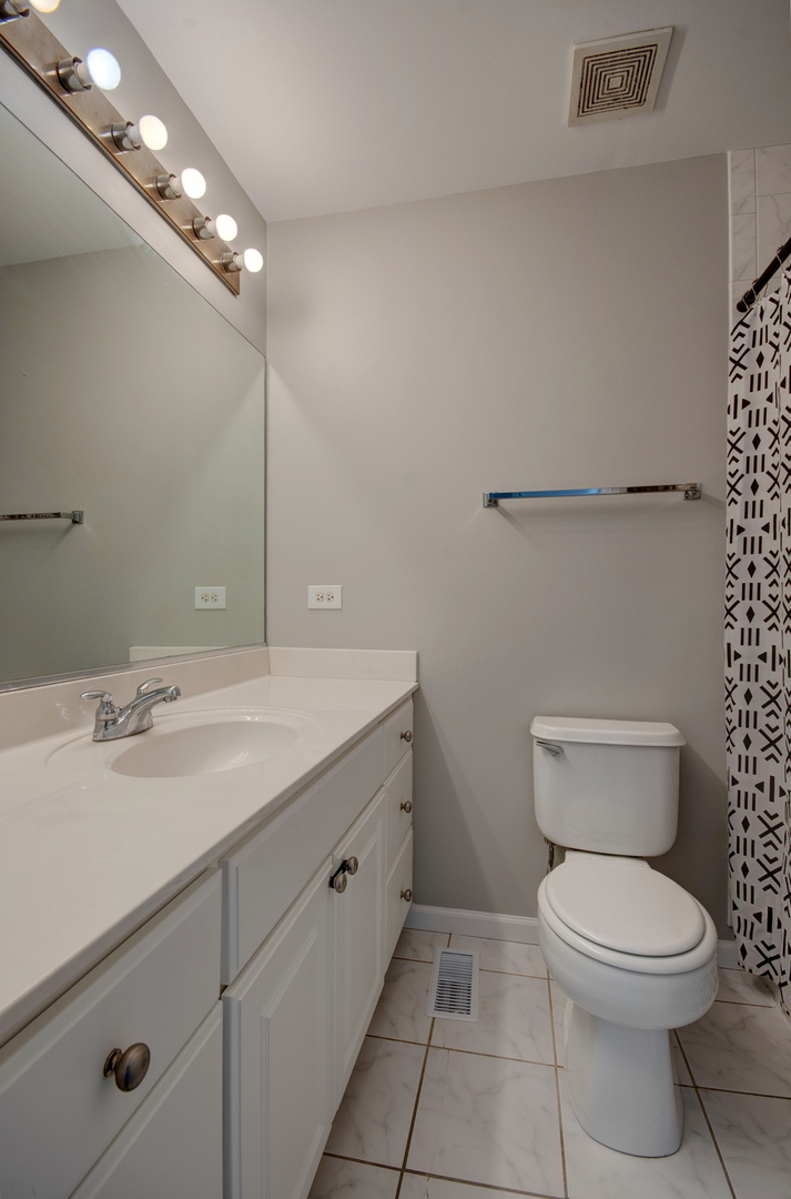1703 Waters Edge Drive, Minooka, IL 60447