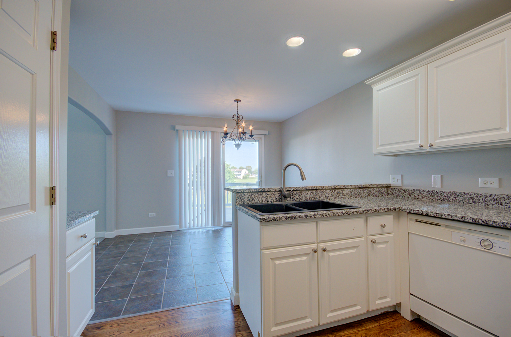1703 Waters Edge Drive, Minooka, IL 60447