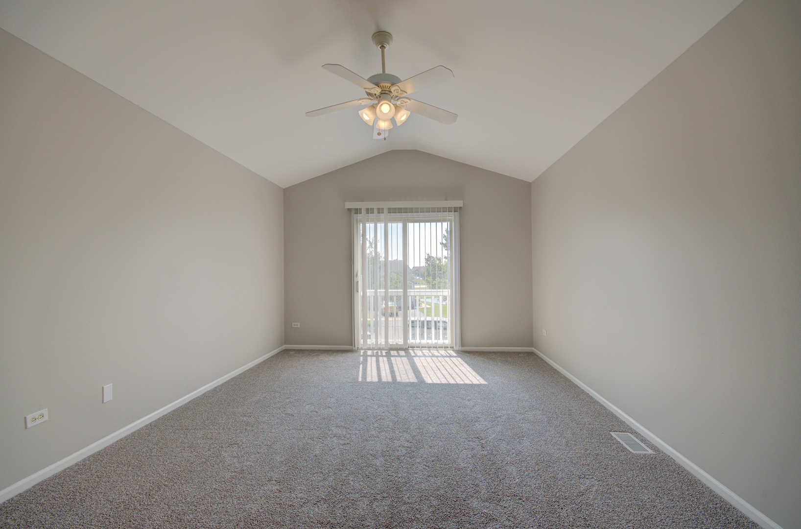 1703 Waters Edge Drive, Minooka, IL 60447