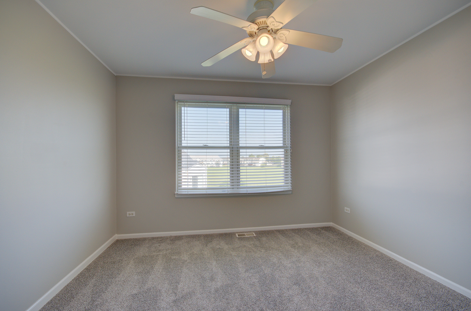 1703 Waters Edge Drive, Minooka, IL 60447