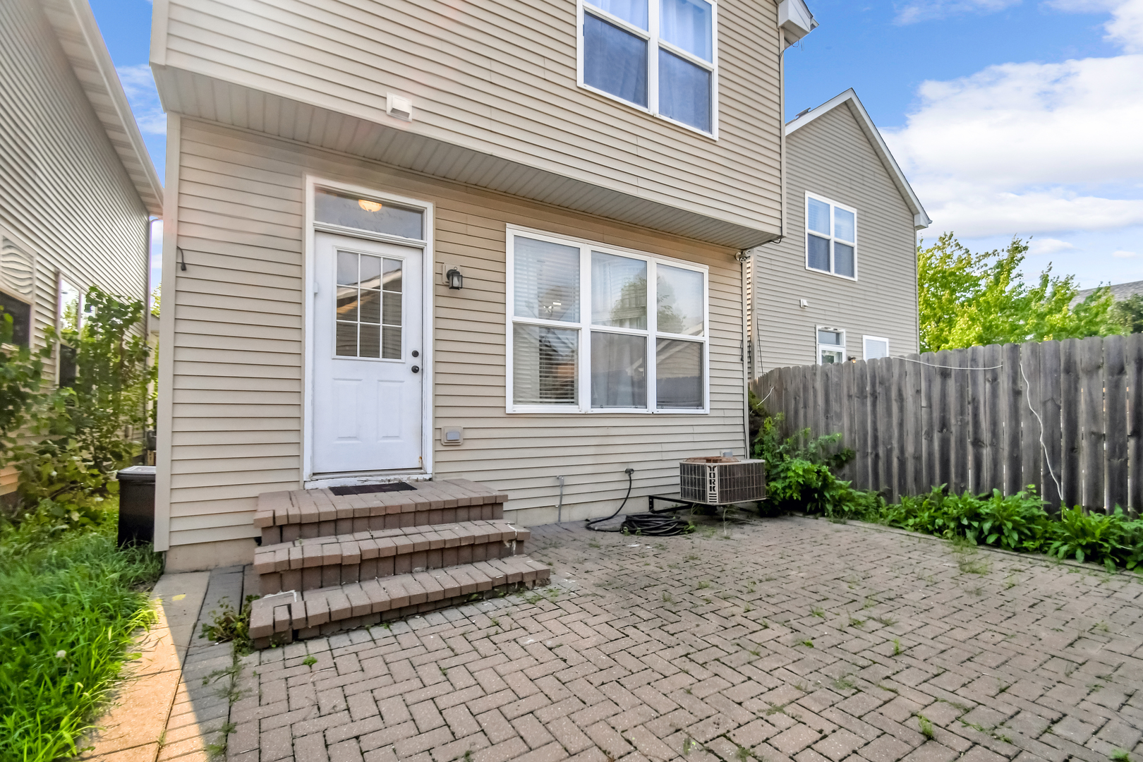 2124 GRAYHAWK Drive, Aurora, IL 60503