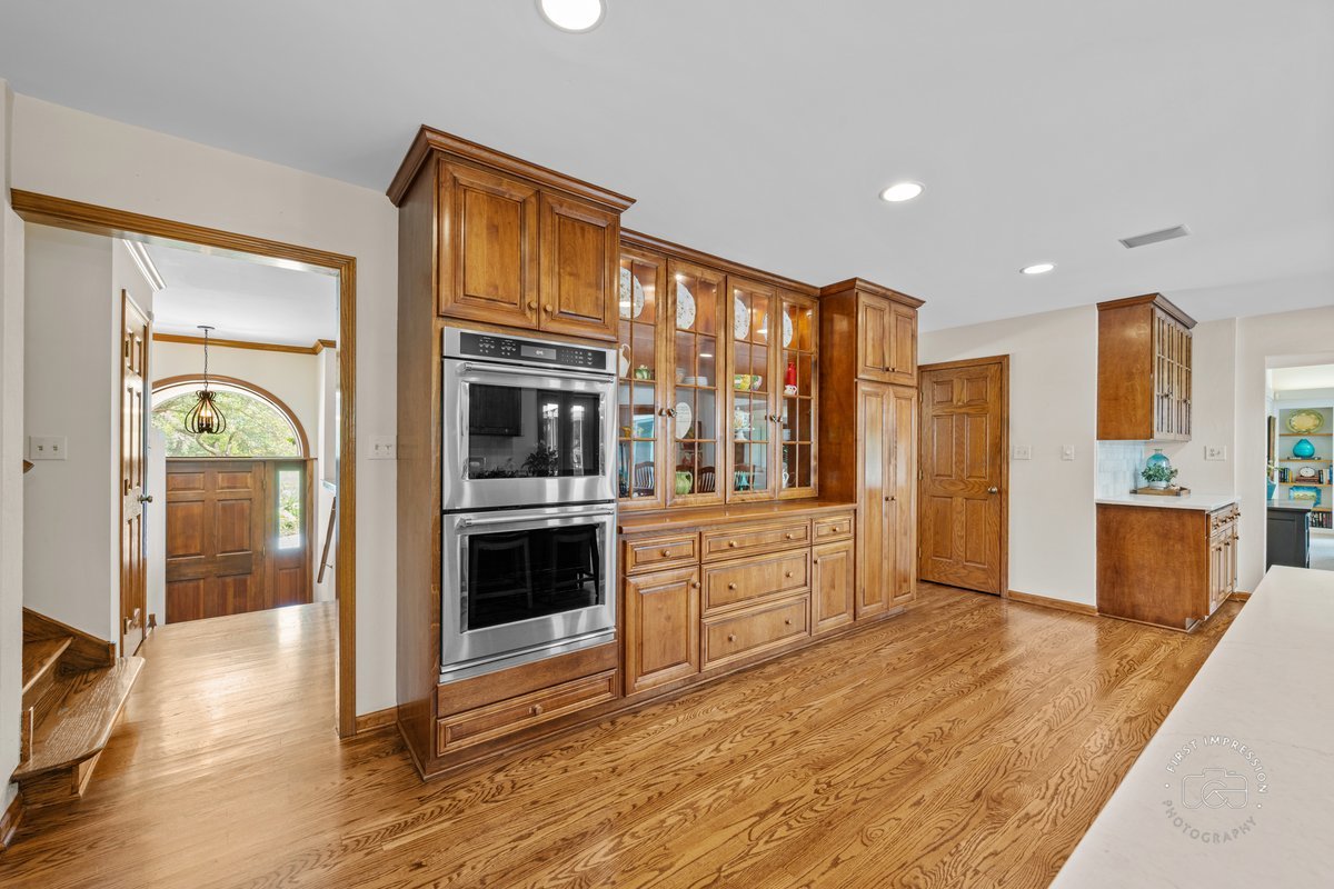 27W641 North Lane, Naperville, IL 60540