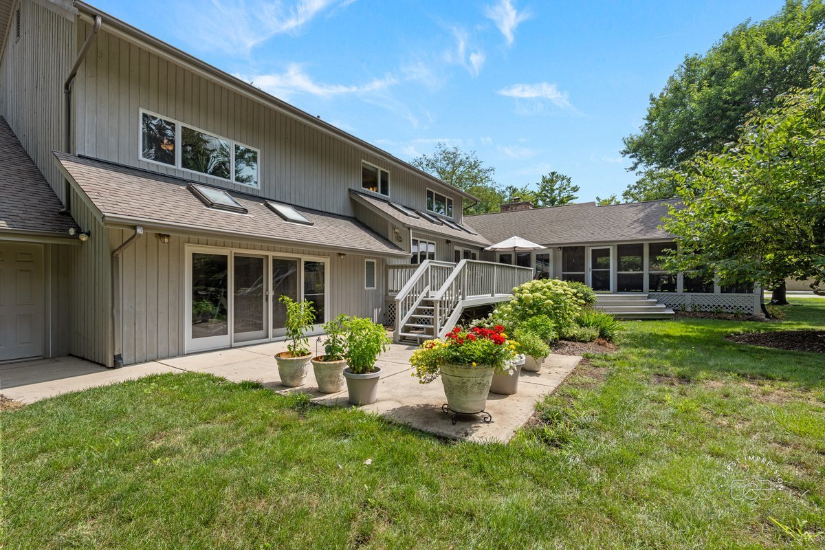 27W641 North Lane, Naperville, IL 60540