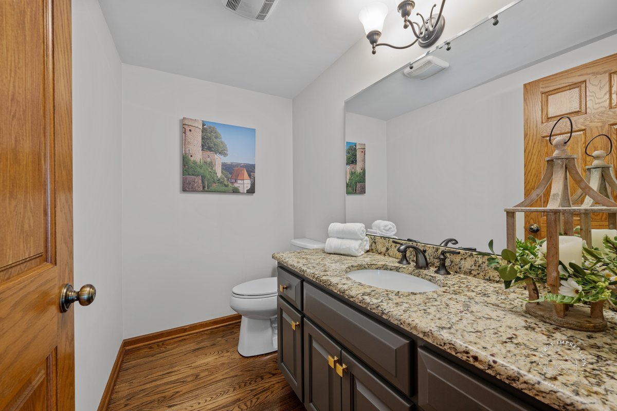 27W641 North Lane, Naperville, IL 60540
