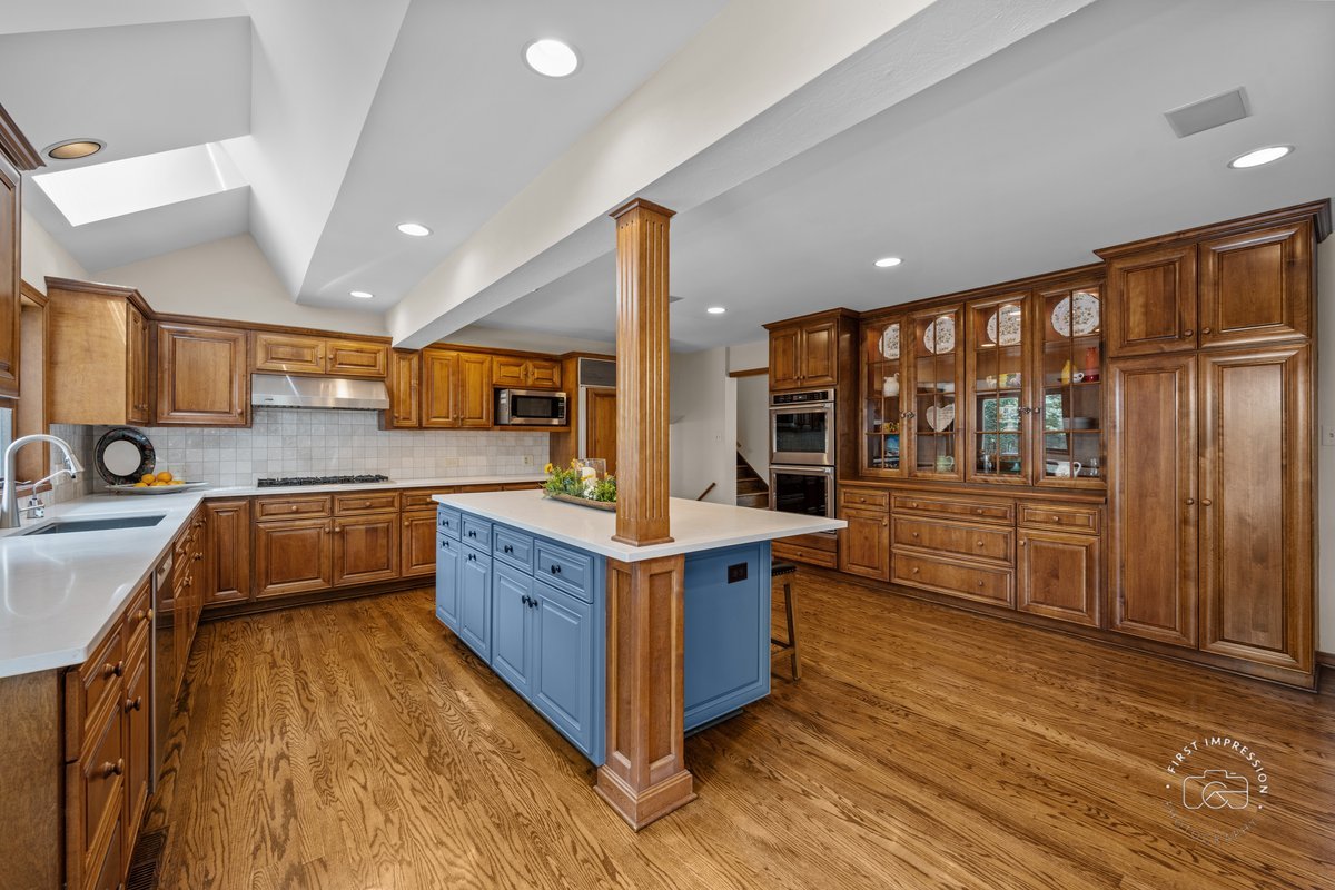 27W641 North Lane, Naperville, IL 60540