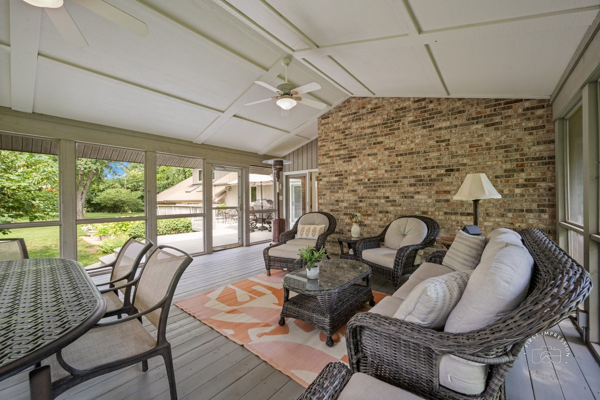 27W641 North Lane, Naperville, IL 60540