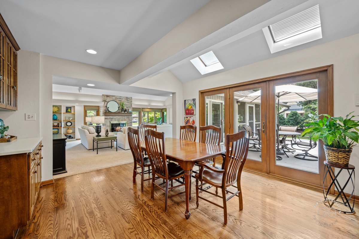 27W641 North Lane, Naperville, IL 60540
