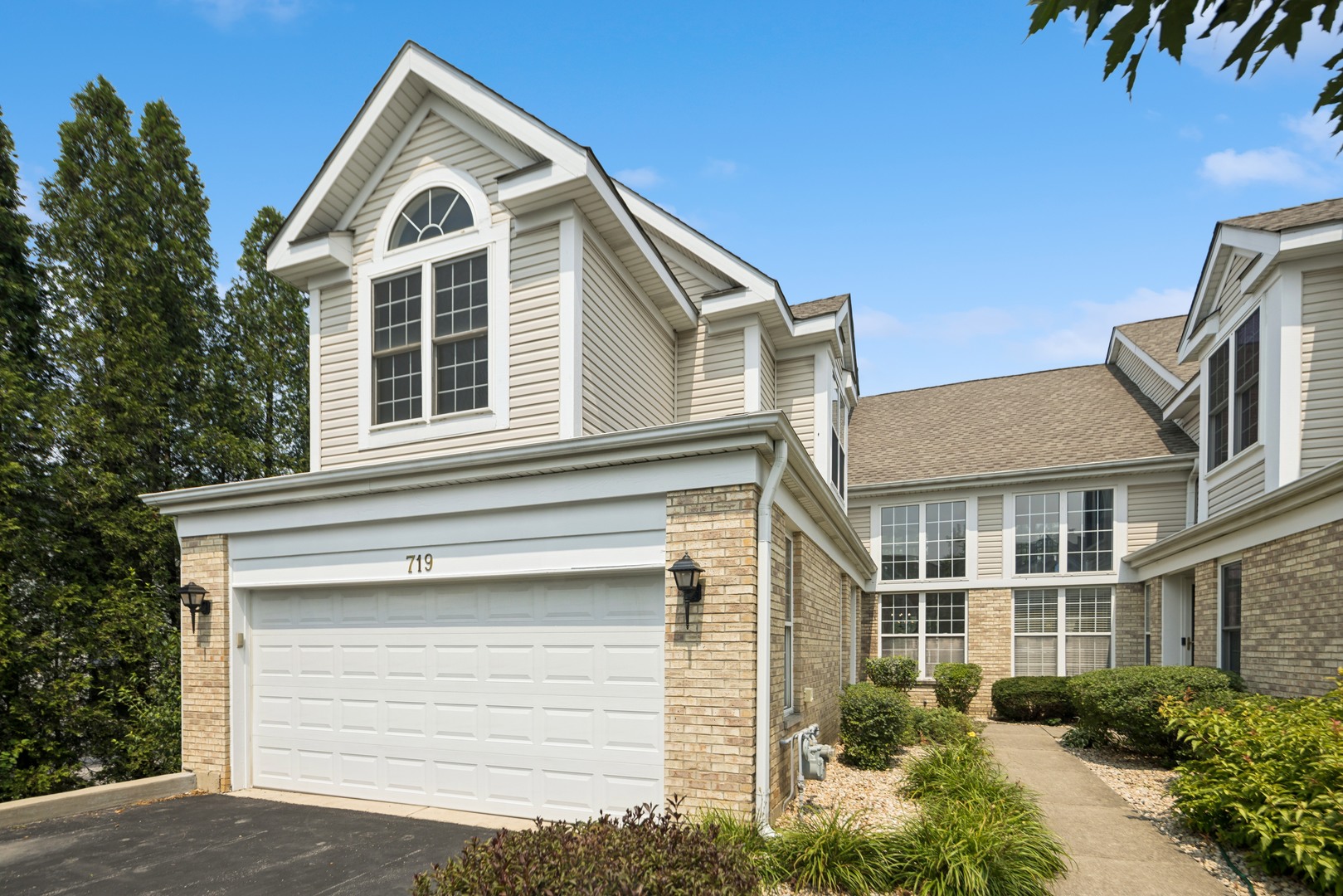 719 Citadel Drive, Westmont, IL 60559