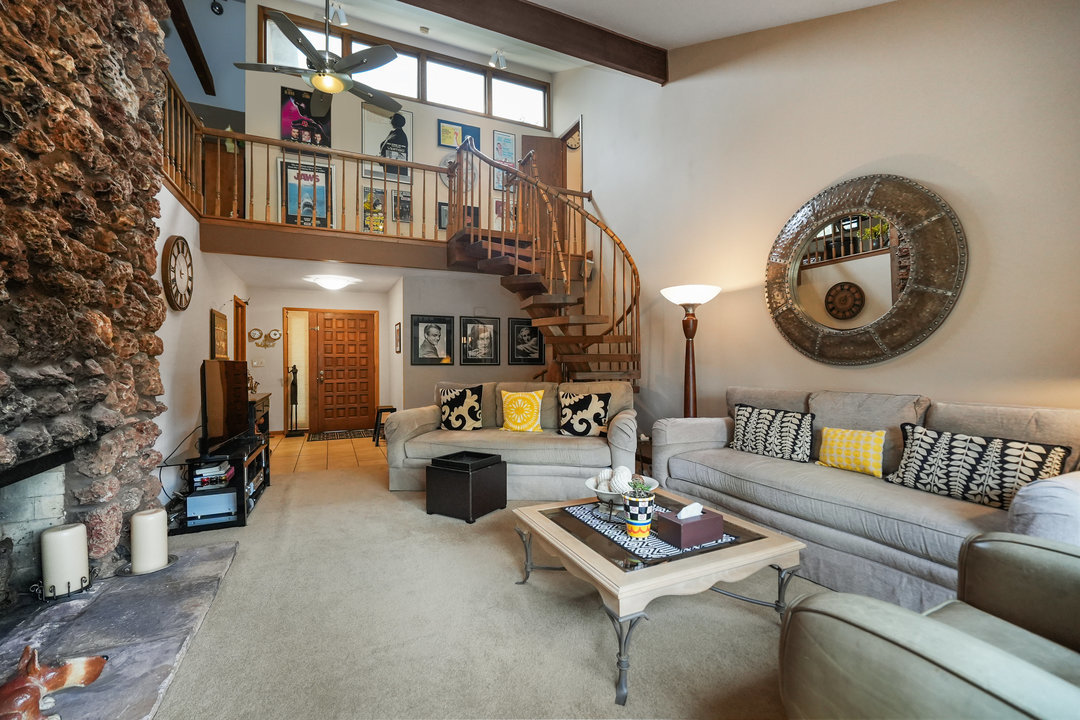 42W697 Bridle Court, St. Charles, IL 60175