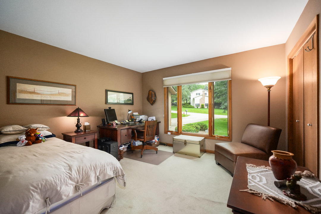 42W697 Bridle Court, St. Charles, IL 60175