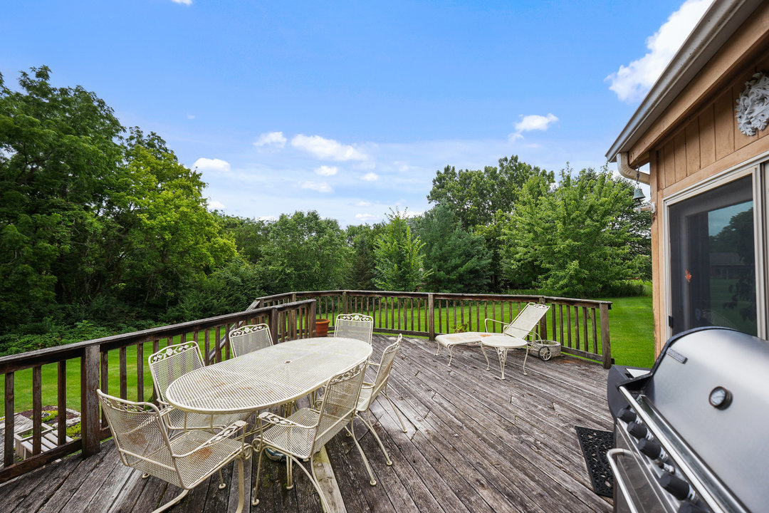42W697 Bridle Court, St. Charles, IL 60175