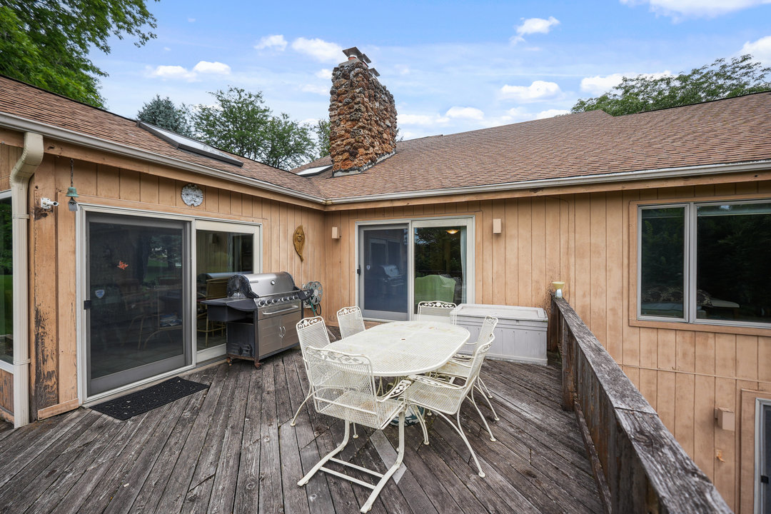 42W697 Bridle Court, St. Charles, IL 60175