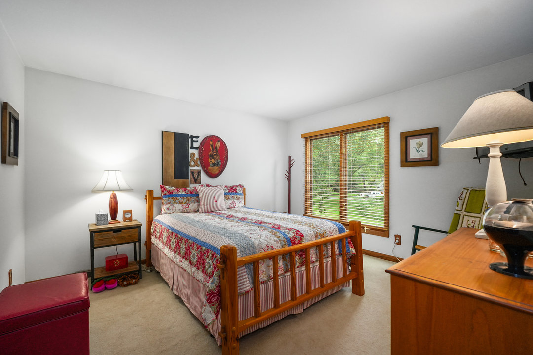 42W697 Bridle Court, St. Charles, IL 60175
