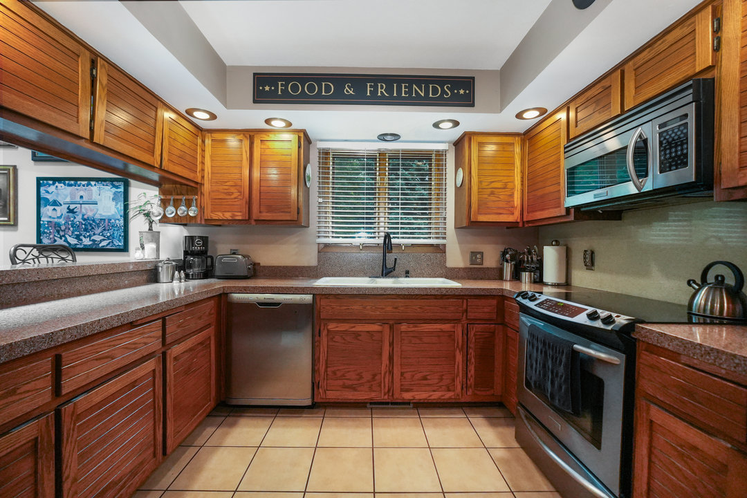 42W697 Bridle Court, St. Charles, IL 60175