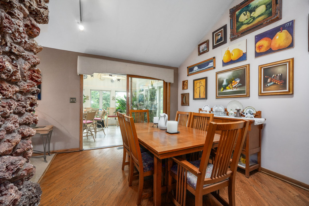 42W697 Bridle Court, St. Charles, IL 60175