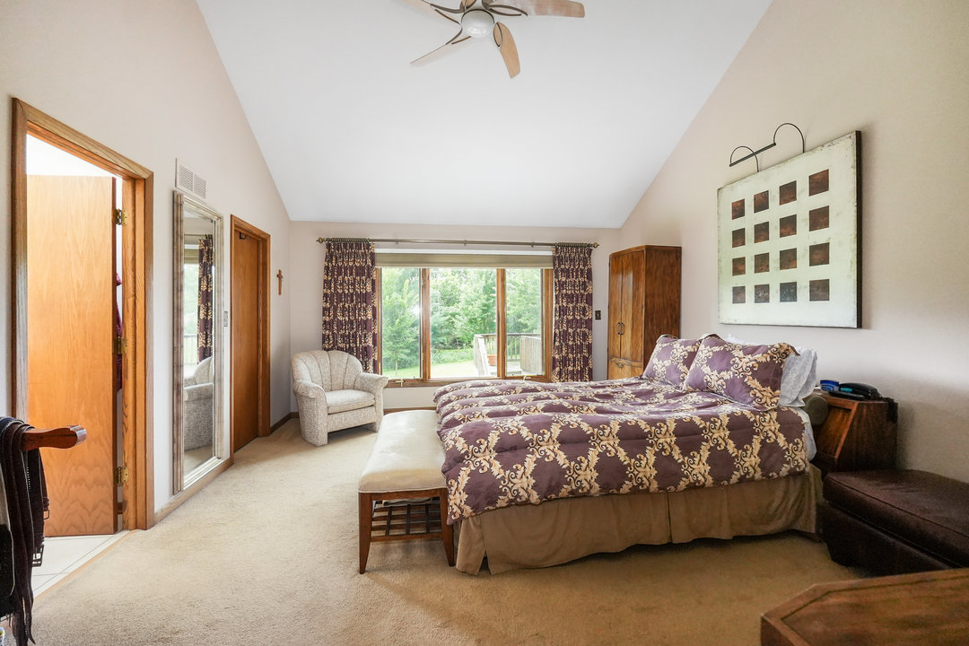 42W697 Bridle Court, St. Charles, IL 60175