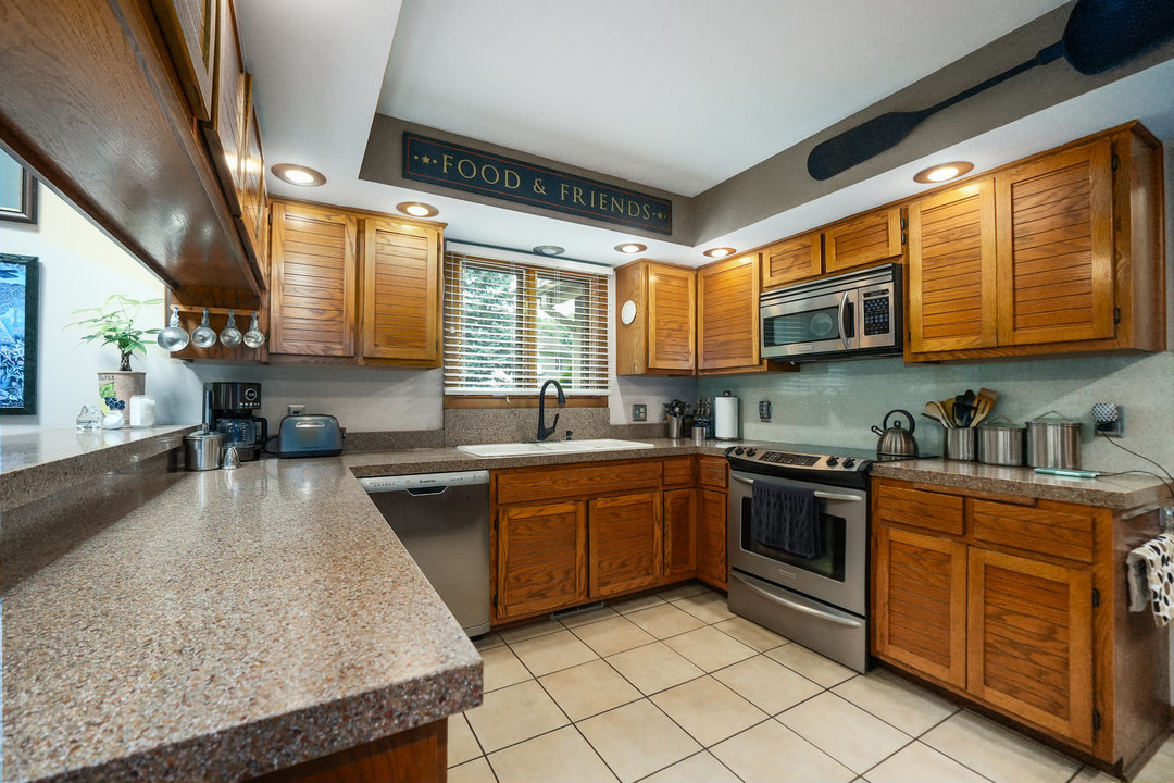 42W697 Bridle Court, St. Charles, IL 60175