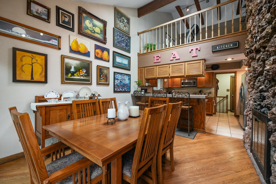 42W697 Bridle Court, St. Charles, IL 60175