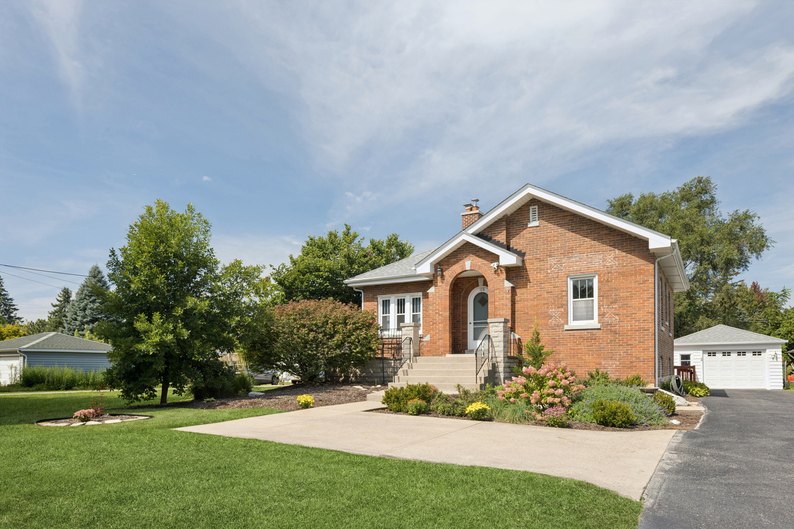 108 W Naperville Road, Westmont, IL 60559
