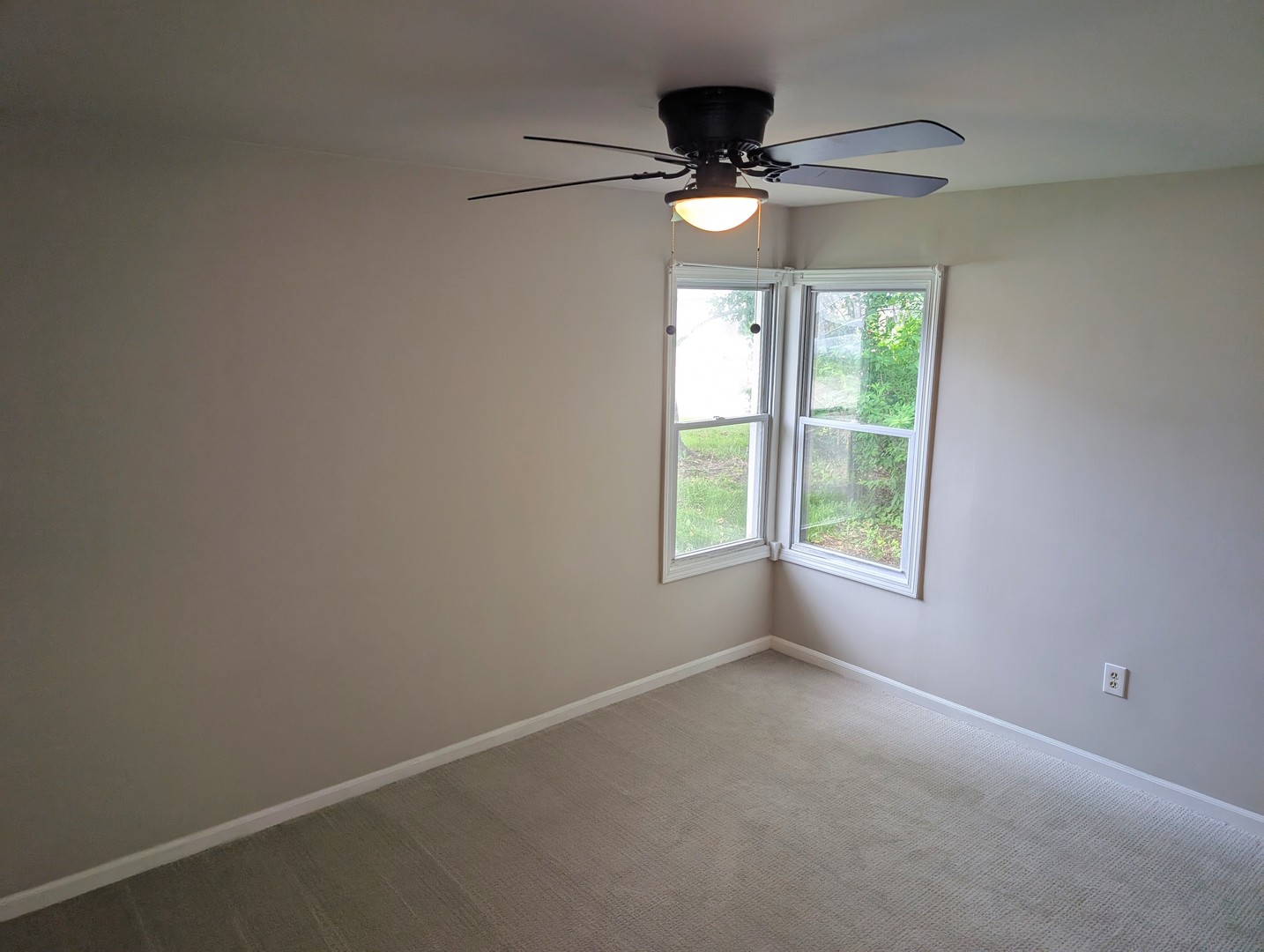 950 N BRAINARD Street, Naperville, IL 60563
