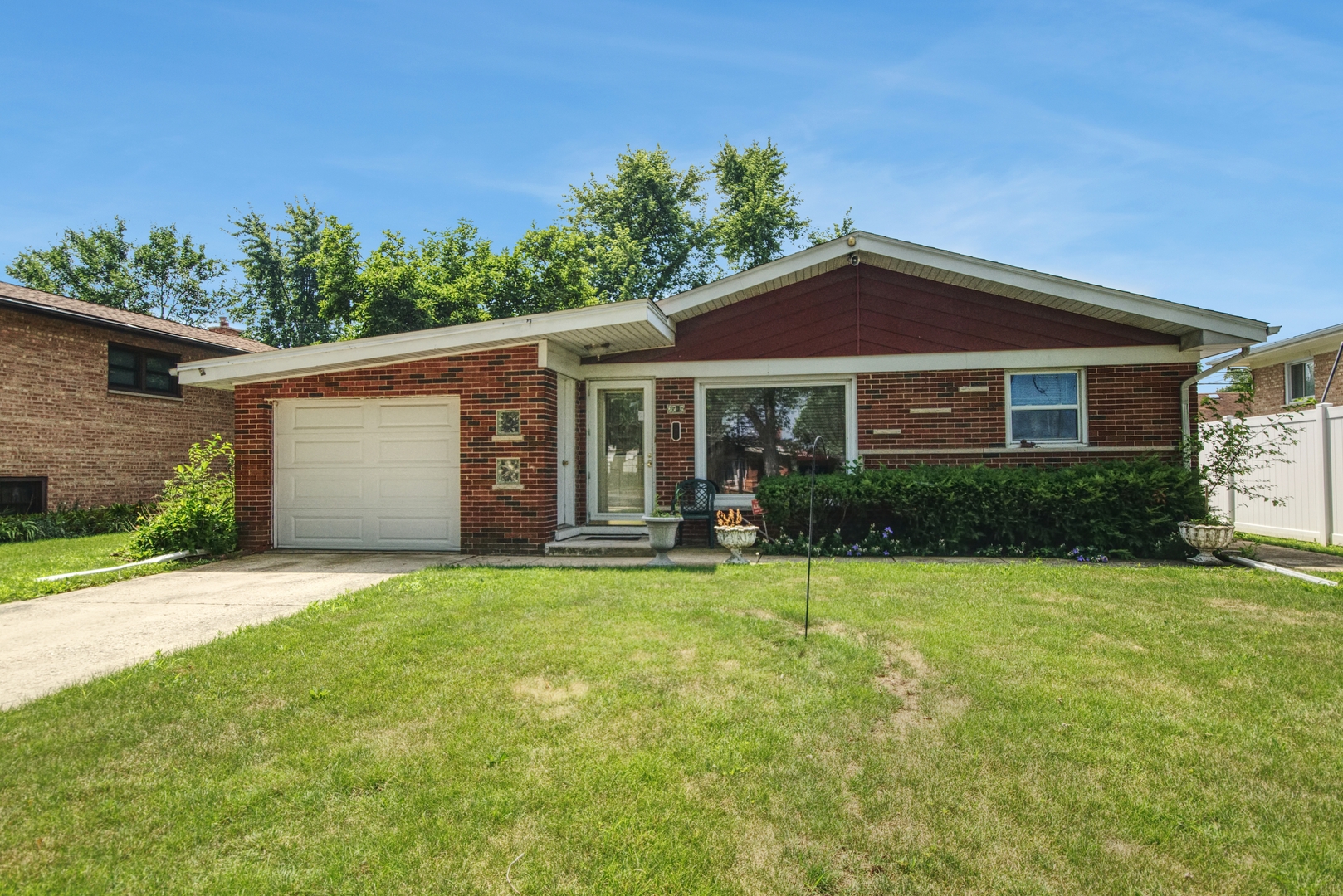 2202 Tamarack Drive, Joliet, IL 60432