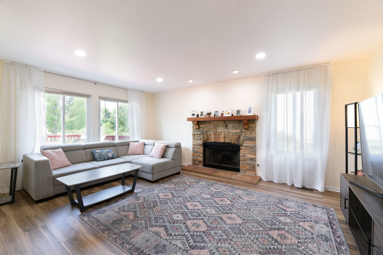 1516 S ABINGTON Lane, Round Lake, IL 60073