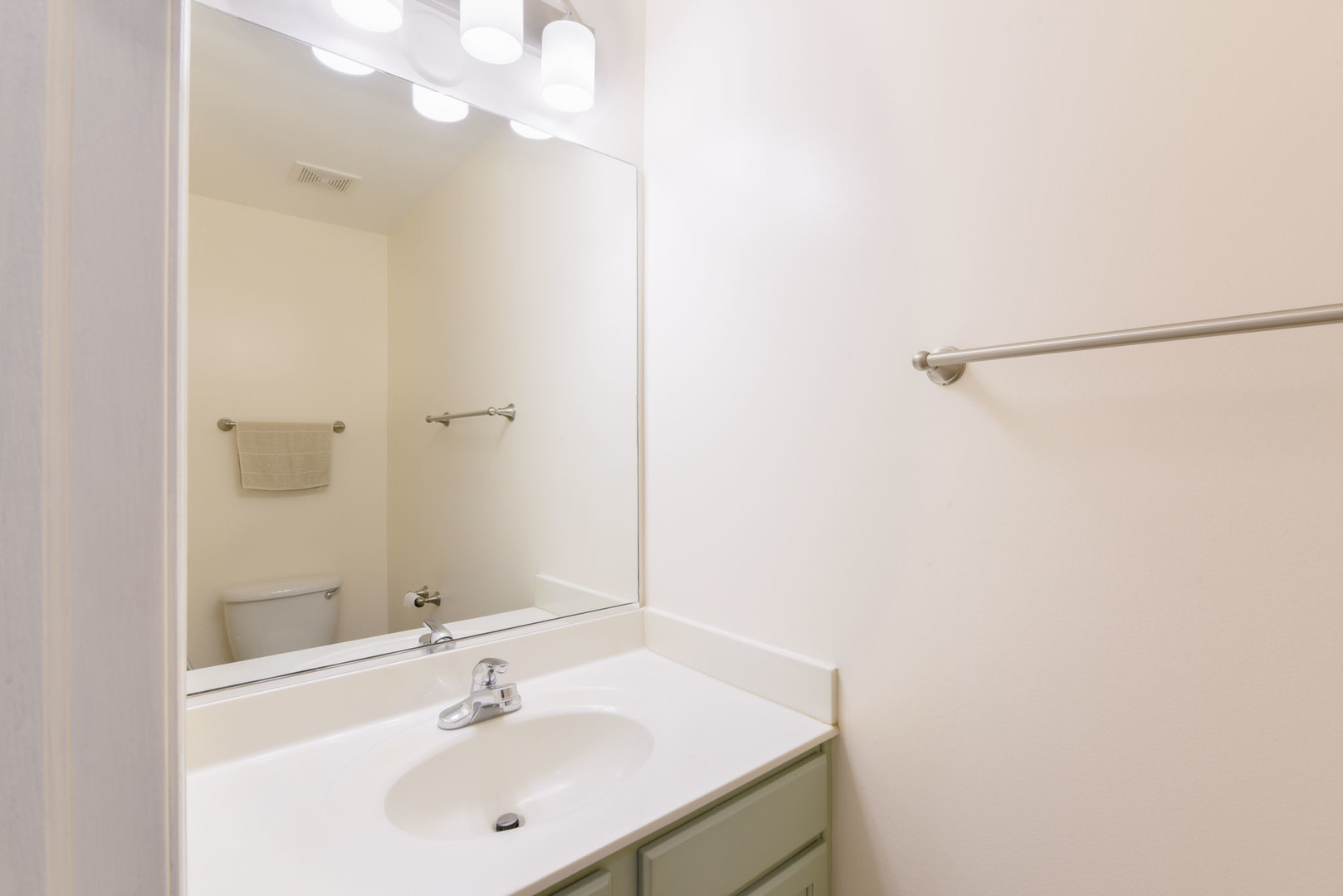 1516 S ABINGTON Lane, Round Lake, IL 60073