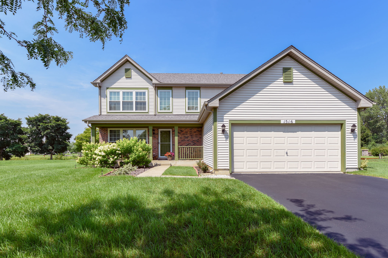 1516 S ABINGTON Lane, Round Lake, IL 60073