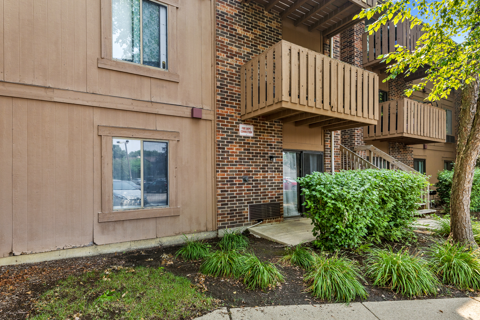 1081 Rodenburg Road #105, Roselle, IL 60172